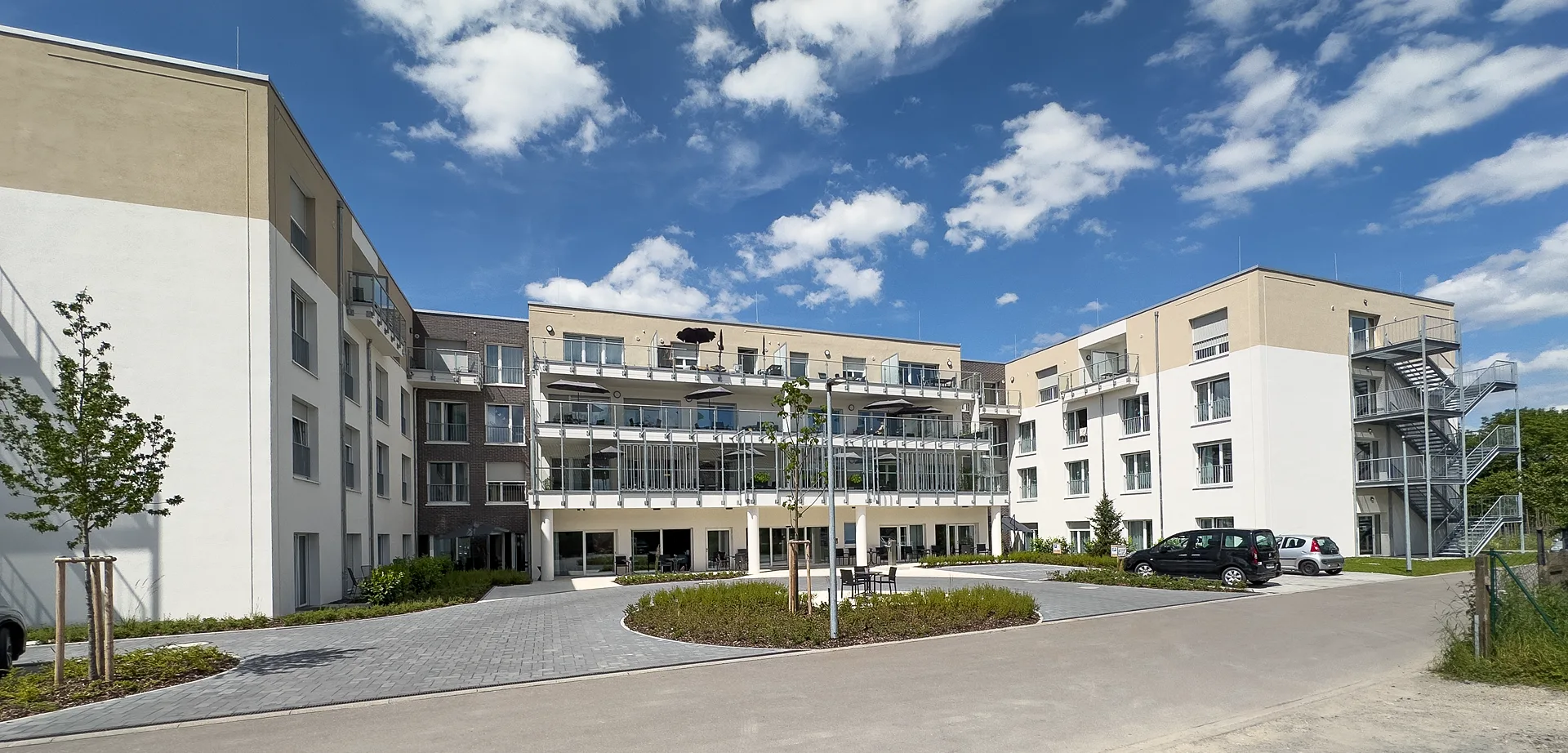 Wiesengrund Alten- und Pflegeheim Blick auf das Gebäude
