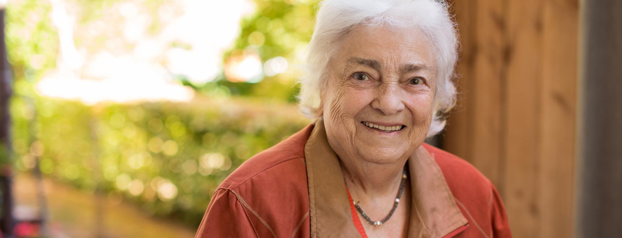 Pflegezentrum Wiesengrund Knittlingen lachende Seniorin