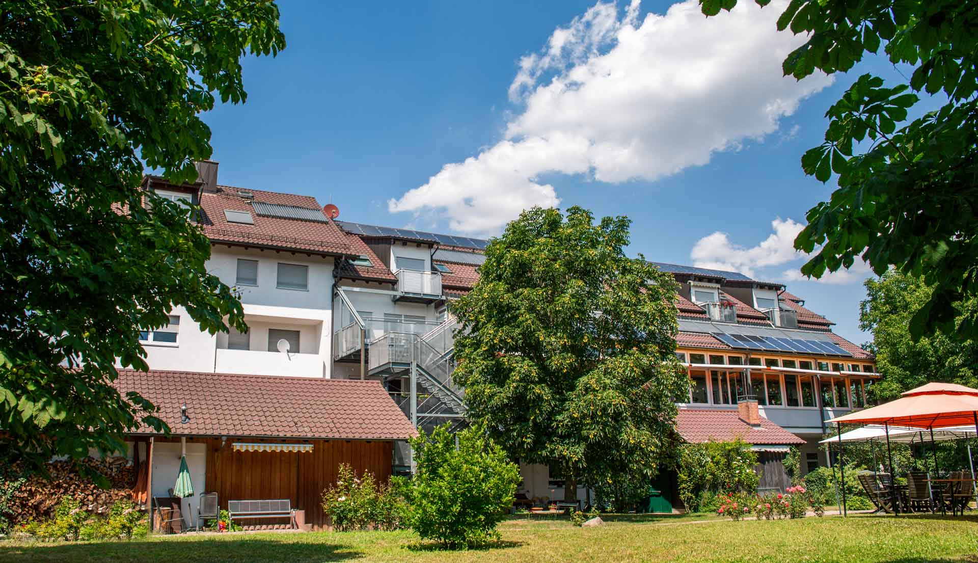 Pflegezentrum Wiesengrund Gebäude Gartenansicht